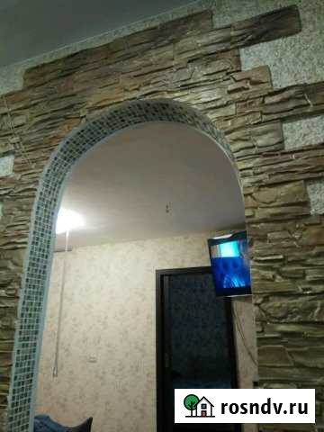 2-комнатная квартира, 60 м², 3/6 эт. в аренду на длительный срок в Белогорске Амурской области Белогорск - изображение 1