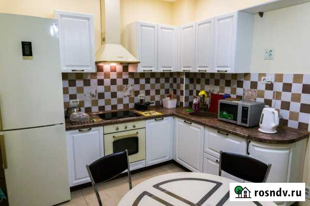 2-комнатная квартира, 70 м², 3/8 эт. в аренду посуточно в Кирове Киров - изображение 1