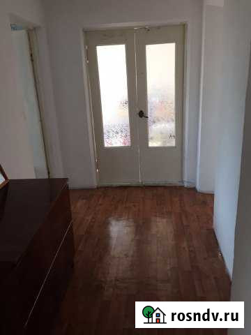 3-комнатная квартира, 87 м², 5/5 эт. в аренду на длительный срок во Владикавказе Владикавказ - изображение 1