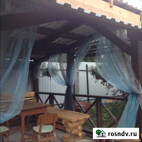 Дом 50 м² на участке 8 сот. в аренду посуточно в Пскове Псков - изображение 1