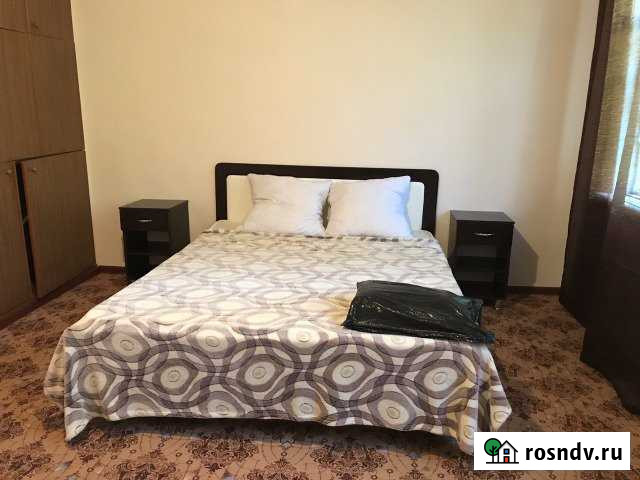 1-комнатная квартира, 40 м², 1/2 эт. в аренду посуточно в Шахтах Шахты - изображение 1