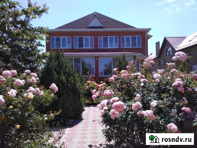 Коттедж 320 м² на участке 10 сот. в аренду посуточно в Ейске Ейск - изображение 1