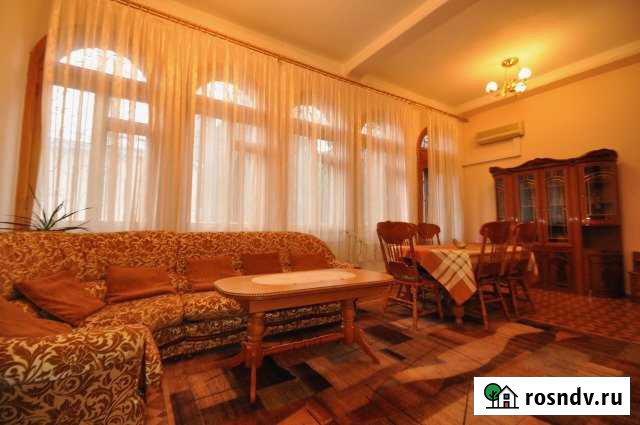 4-комнатная квартира, 100 м², 2/3 эт. в аренду посуточно в Ялте Ялта - изображение 1