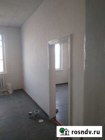 Комната 37 м² в 2-ком. кв., 1/5 эт. на продажу в Прохладном Прохладный - изображение 1