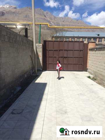 Дом 450 м² на участке 10 сот. в аренду посуточно в Алагире Алагир - изображение 1