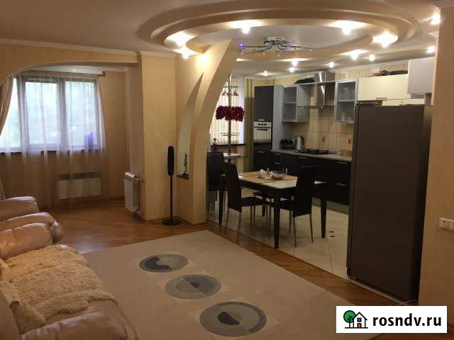 3-комнатная квартира, 90 м², 2/5 эт. в аренду посуточно в Кисловодске Кисловодск - изображение 1