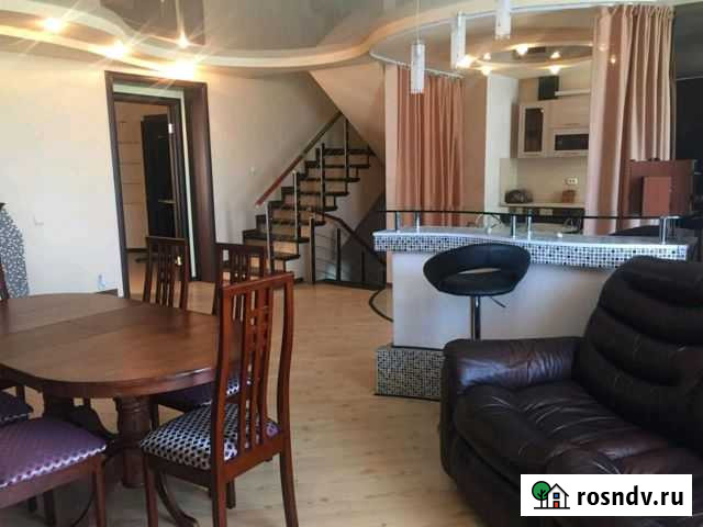 Таунхаус 350 м² на участке 2 сот. в аренду посуточно в Петропавловске-Камчатском Петропавловск-Камчатский - изображение 1