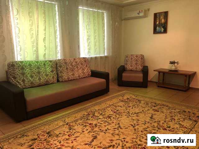 3-комнатная квартира, 70 м², 1/1 эт. в аренду посуточно в Шахтах Шахты - изображение 1