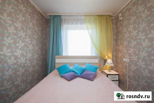 Комната 18 м² в 1-ком. кв., 1/10 эт. в аренду посуточно в Красноярске Красноярск - изображение 1