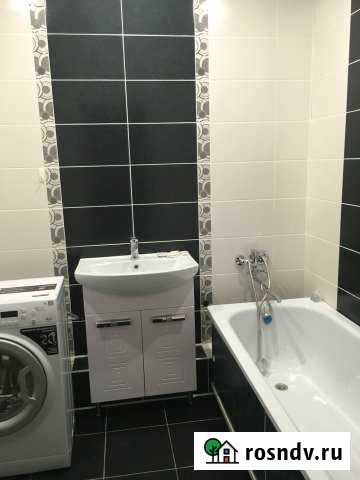 1-комнатная квартира, 60 м², 4/16 эт. в аренду посуточно в Нягани Нягань - изображение 1