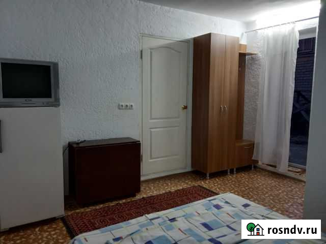 Комната 17 м² в 2-ком. кв., 1/2 эт. в аренду на длительный срок в Алуште Алушта - изображение 1