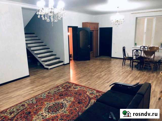 Коттедж 300 м² на участке 6 сот. в аренду посуточно в Махачкале Махачкала - изображение 1