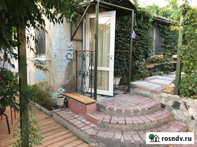 Коттедж 80 м² на участке 4 сот. в аренду посуточно в Севастополе Севастополь - изображение 1