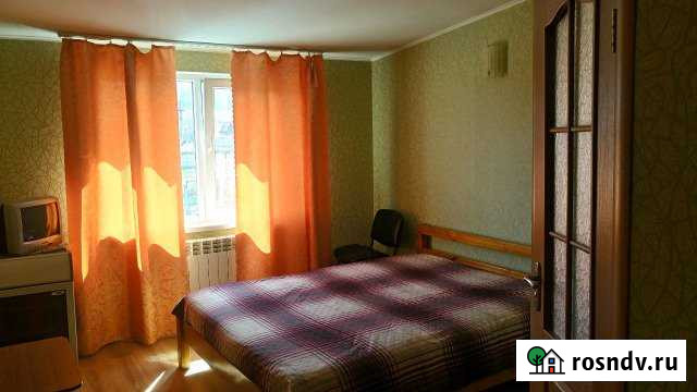 Комната 15 м² в 9-ком. кв., 2/2 эт. в аренду посуточно в Симферополе Симферополь - изображение 1