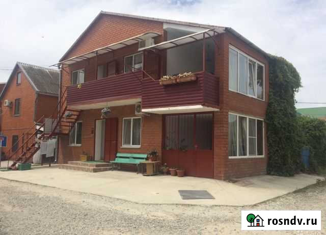 Коттедж 200 м² на участке 1 сот. в аренду посуточно в Голубицкой Голубицкая - изображение 1