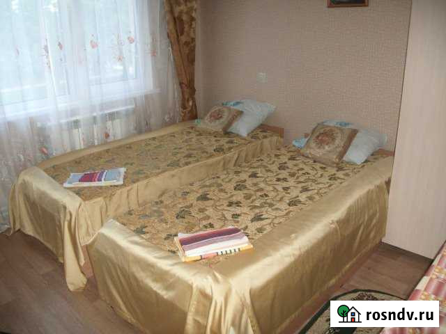 Комната 13 м² в 3-ком. кв., 2/2 эт. в аренду посуточно в Брянске Брянск - изображение 1