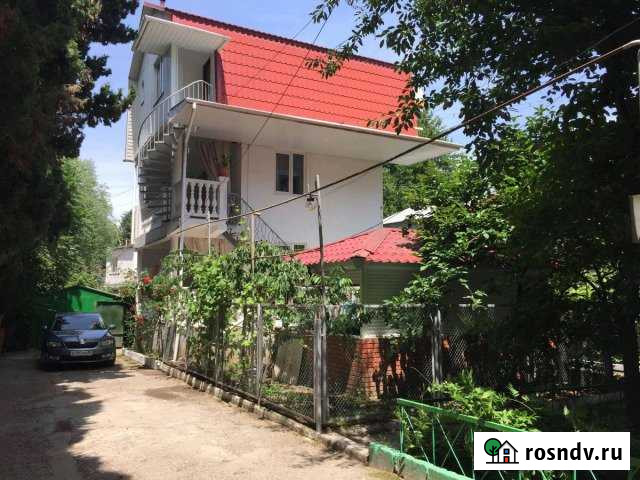 Коттедж 30 м² на участке 5 сот. в аренду посуточно в Алуште Алушта - изображение 1