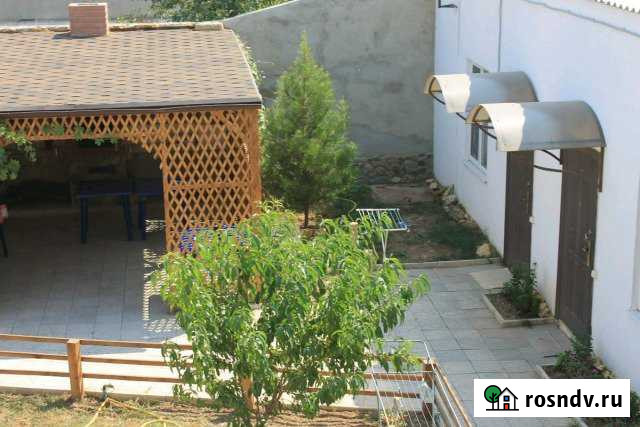 Коттедж 140 м² на участке 5 сот. в аренду на длительный срок в Евпатории Евпатория - изображение 1