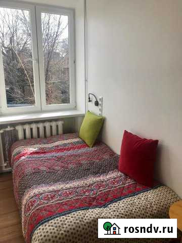 Комната 16 м² в 5-ком. кв., 1/2 эт. в аренду посуточно в Таганроге Таганрог - изображение 1