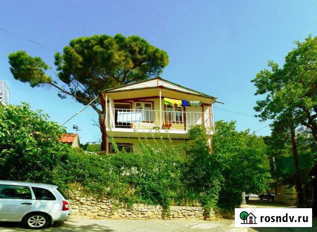 Коттедж 25 м² на участке 4 сот. в аренду посуточно в Алупке Алупка - изображение 1