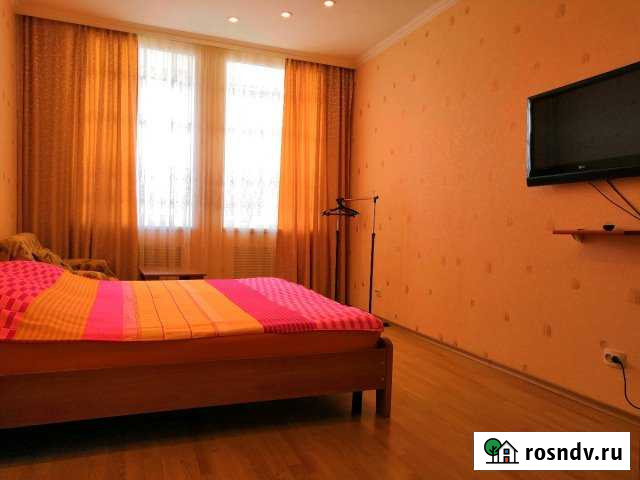 2-комнатная квартира, 60 м², 1/4 эт. в аренду посуточно в Железногорске Красноярского края Железногорск - изображение 1