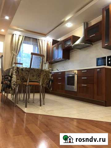 3-комнатная квартира, 80 м², 1/5 эт. в аренду посуточно в Нижневартовске Нижневартовск - изображение 1