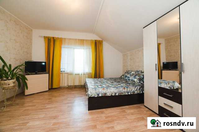 Комната 14 м² в 3-ком. кв., 2/2 эт. в аренду посуточно в Саратове Саратов - изображение 1