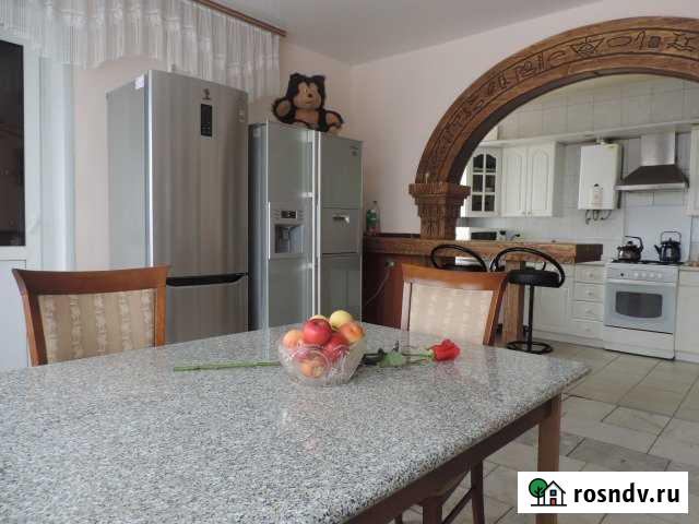 Коттедж 600 м² на участке 30 сот. в аренду посуточно в Камышине Камышин - изображение 1