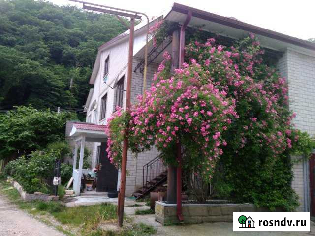 Комната 20 м² в 8-ком. кв., 1/2 эт. в аренду посуточно в Небуге Небуг - изображение 1