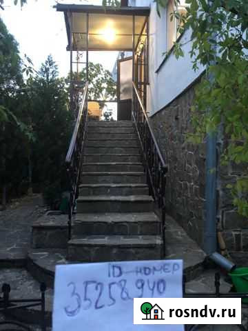 Коттедж 200 м² на участке 6 сот. в аренду посуточно в Судаке Судак - изображение 1