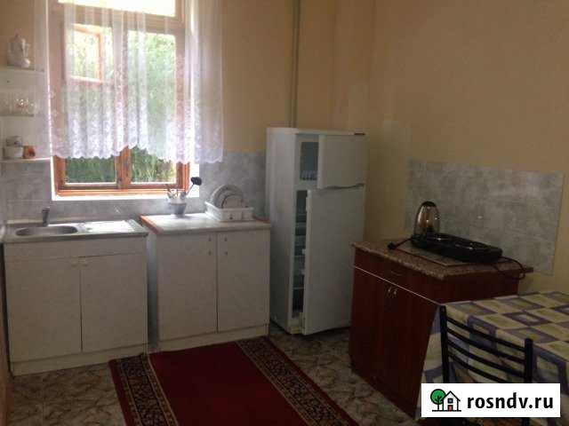 1-комнатная квартира, 40 м², 1/1 эт. в аренду на длительный срок в Ялте Ялта - изображение 1