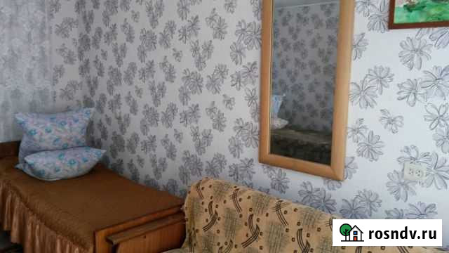 Комната 13 м² в 1-ком. кв., 1/1 эт. в аренду посуточно в Яровом Яровое - изображение 1
