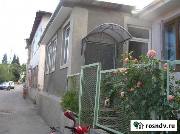 3-комнатная квартира, 68 м², 2/2 эт. в аренду посуточно в Алупке Алупка - изображение 1