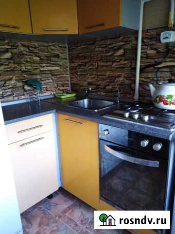 1-комнатная квартира, 30 м², 3/5 эт. в аренду посуточно в Каменске-Уральском Каменск-Уральский - изображение 1