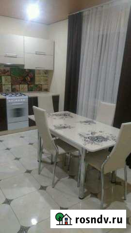 1-комнатная квартира, 40 м², 2/5 эт. в аренду посуточно в Азове Азов - изображение 1