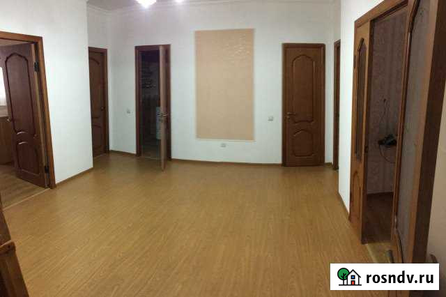 3-комнатная квартира, 110 м², 2/5 эт. в аренду на длительный срок во Владикавказе Владикавказ - изображение 1