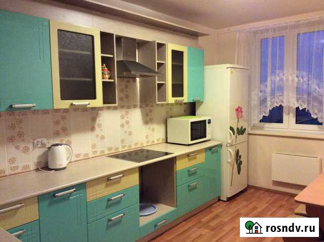 3-комнатная квартира, 78 м², 9/10 эт. в аренду посуточно в Каменске-Уральском Каменск-Уральский - изображение 1