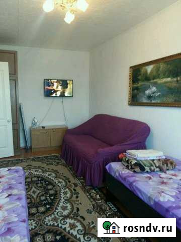 1-комнатная квартира, 32 м², 3/5 эт. в аренду посуточно в Артемовском Артемовский - изображение 1