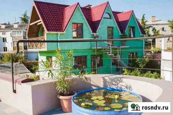 Коттедж 50 м² на участке 4 сот. в аренду посуточно в Алуште Алушта