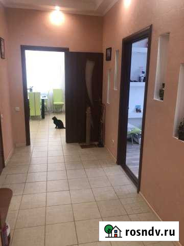 3-комнатная квартира, 90 м², 5/10 эт. в аренду на длительный срок в Севастополе Севастополь - изображение 1