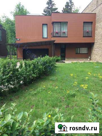 Коттедж 370 м² на участке 8 сот. в аренду на длительный срок в Красногорске Московской области Красногорск - изображение 1