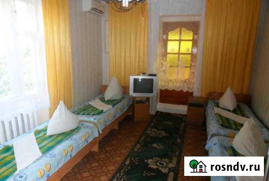 Комната 20 м² в 8-ком. кв., 2/2 эт. в аренду посуточно в Супсехе Супсех - изображение 1