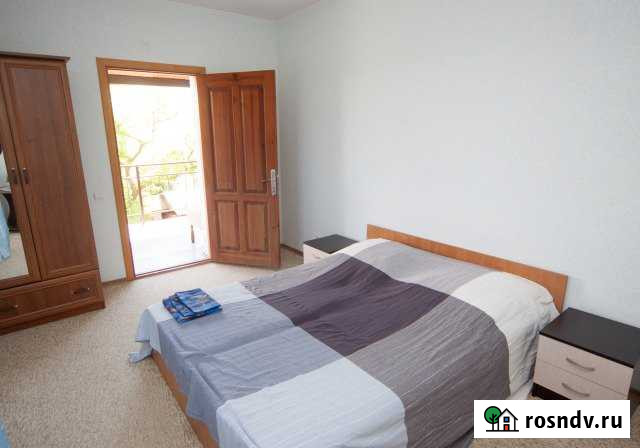 Комната 20 м² в 7-ком. кв., 1/2 эт. в аренду посуточно в Щёлкино Щёлкино - изображение 1