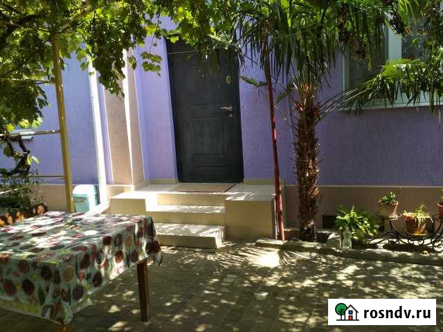 Дом 60 м² на участке 1 сот. в аренду посуточно в Алуште Алушта - изображение 1