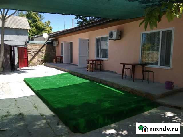 Комната 20 м² в 7-ком. кв., 1/1 эт. в аренду посуточно в Черноморском Республики Крым Черноморское - изображение 1