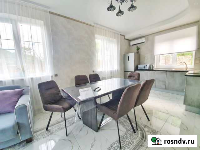 Коттедж 100 м² на участке 4 сот. в аренду посуточно в Дивноморском Дивноморское - изображение 1