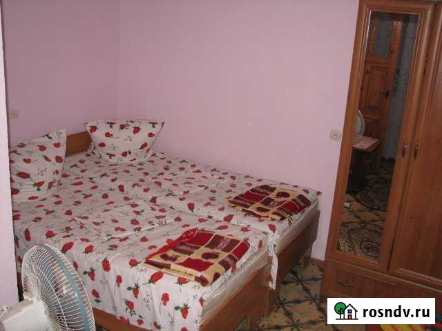 Комната 12 м² в 4-ком. кв., 1/1 эт. в аренду посуточно в Черноморском Республики Крым Черноморское - изображение 1