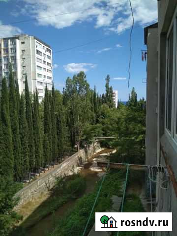 3-комнатная квартира, 78 м², 3/5 эт. в аренду посуточно в Алуште Алушта - изображение 1