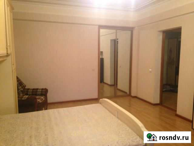 2-комнатная квартира, 80 м², 9/9 эт. в аренду на длительный срок в Ялте Ялта - изображение 1