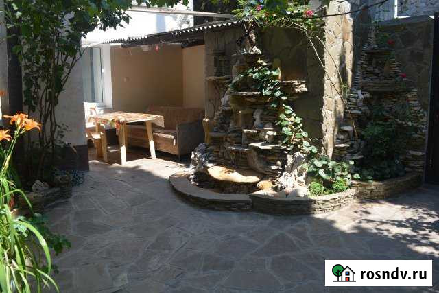 Дом 50 м² на участке 1 сот. в аренду посуточно в Алуште Алушта - изображение 1